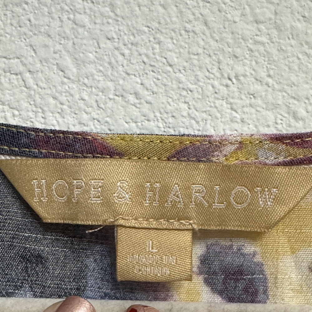Hope & Harlow Floral Button-Up Blouse size Large - Picture 2 of 6